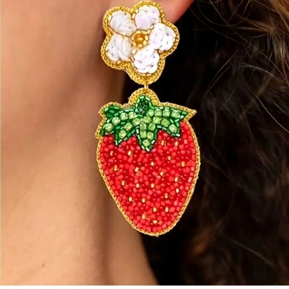 New C&C CALIFORNIA Strawberry beeded earrings - Picture 2 of 8